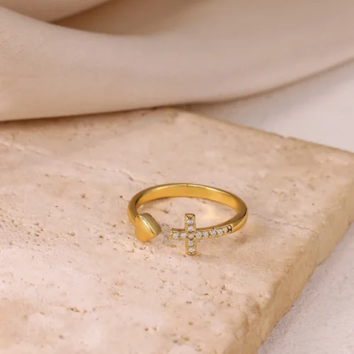 anillo cruz corazon dorado