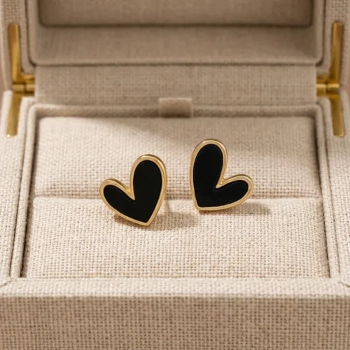 arete corazon negro dorado