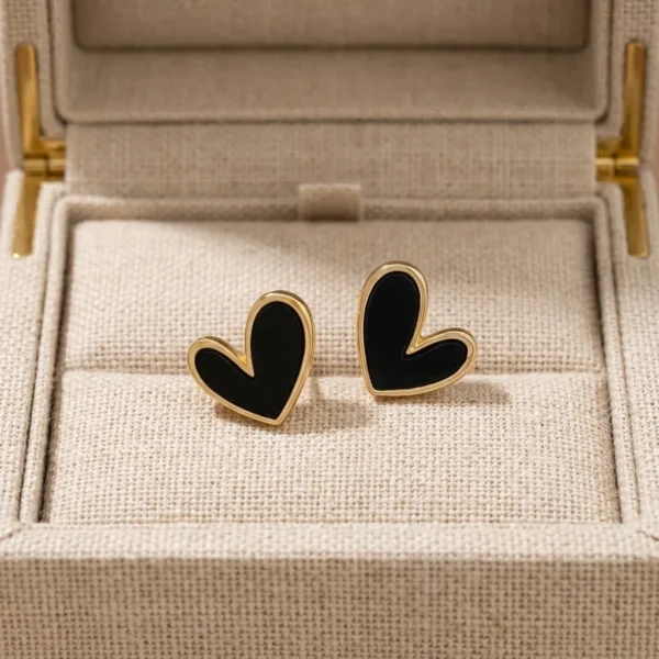 arete corazon negro dorado
