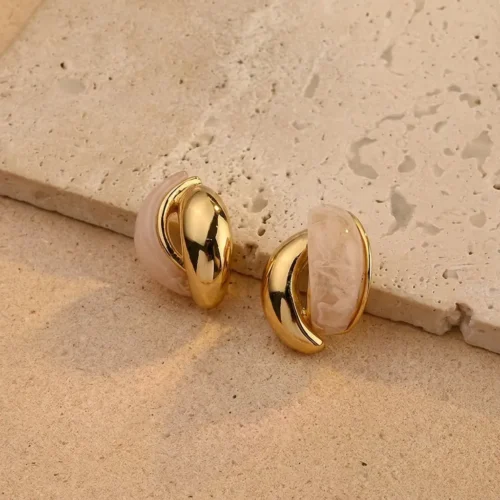 arete doble dorado concha beige