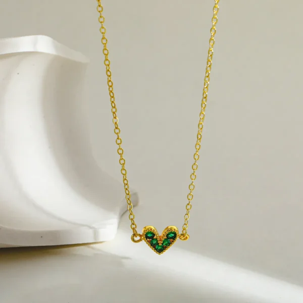 collar corazon verde