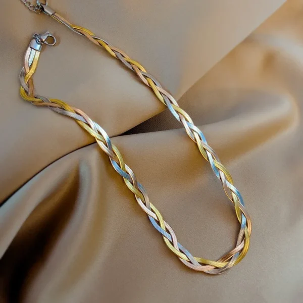 collar entrelazado multicolor